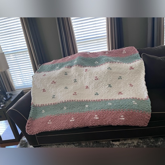 Handmade Pink and Baby Green Chunky Knitted Blanket - Picture 4 of 7